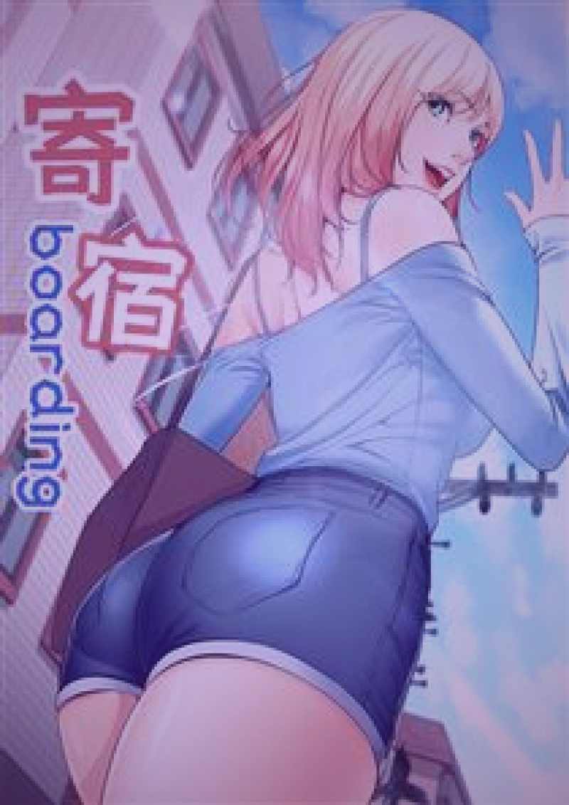经典港台动作片中的对峙场景：主角站在破旧的天台上，背后是密集的旧楼与晾晒的衣物